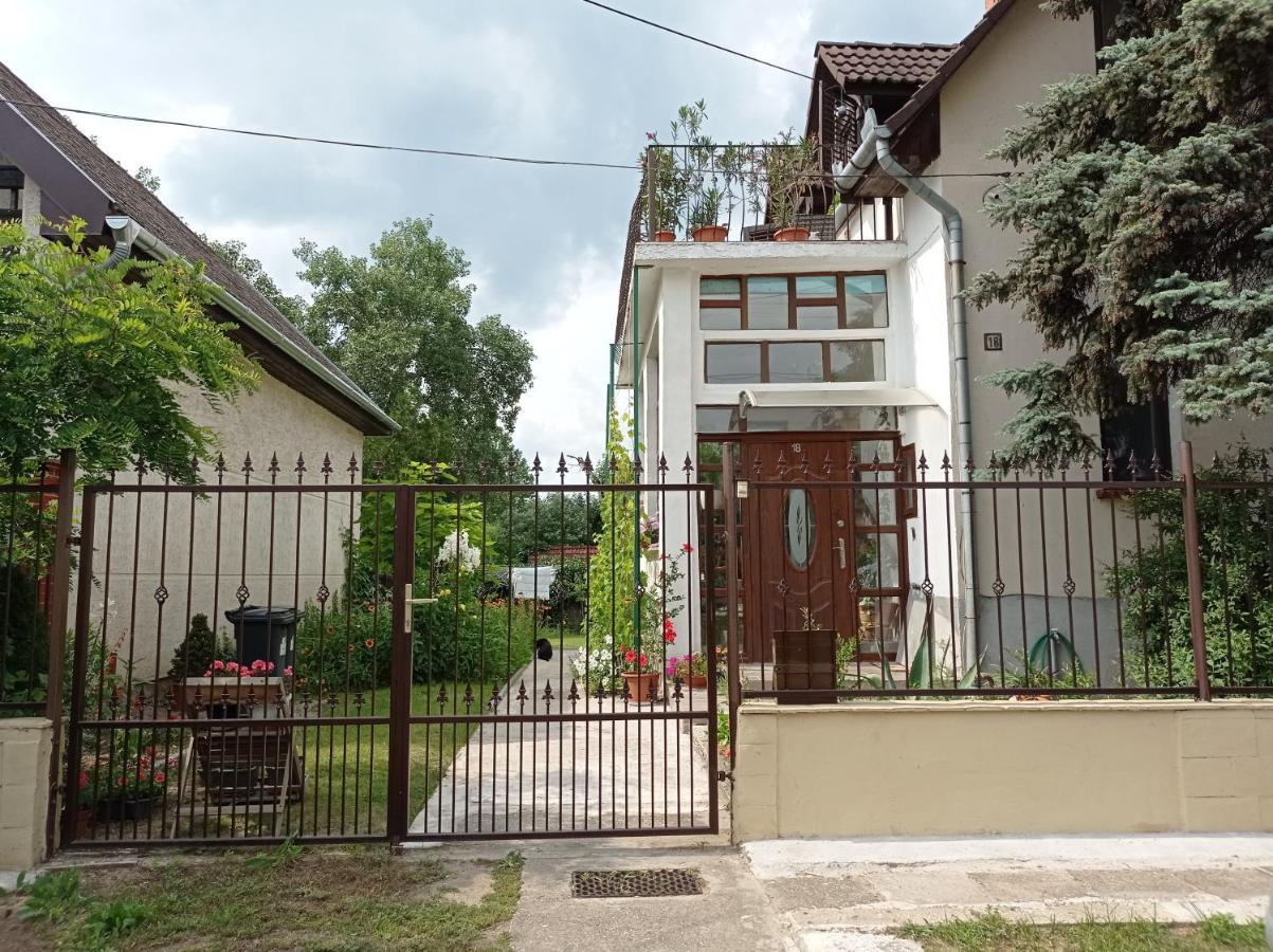 Toserdo Lakitelek Exterior photo